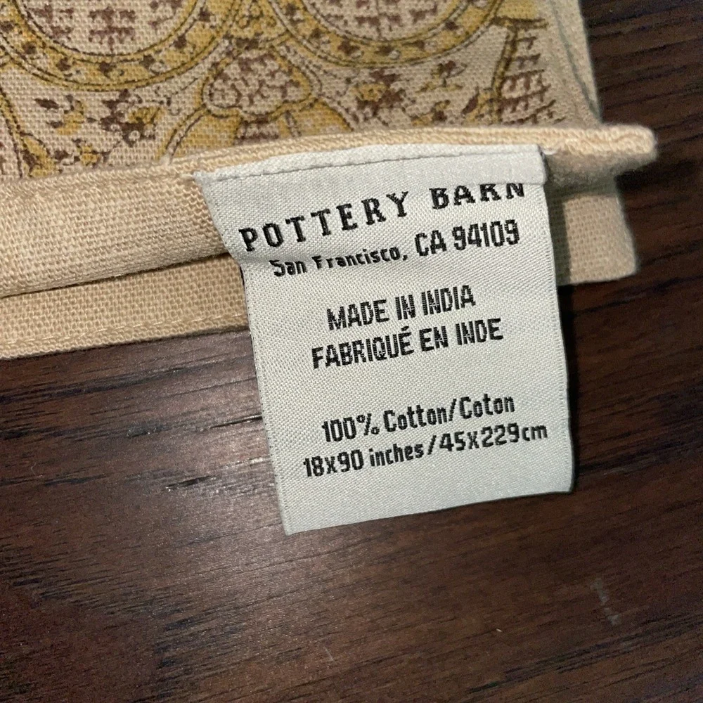 Pottery Barn Cotton Paisley Erica Medallion Table Runner‎ 18 in x 90in Cotton